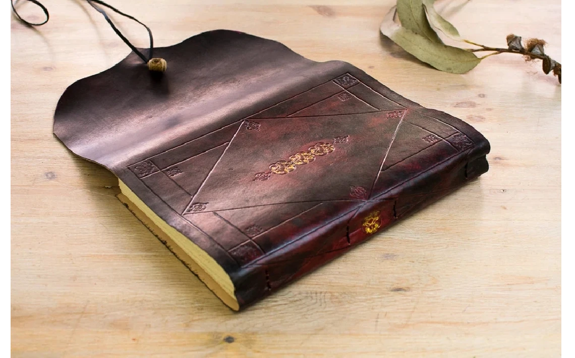 A5 B5 Diario personalizado en piel, cuaderno rojo oscuro, diario borgoña, regalo aniversario, victoriano, libro de dibujo, san valentin1