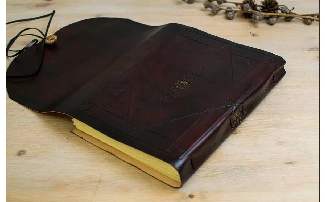 A5 B5 Diario personalizado en piel, cuaderno rojo oscuro, diario borgoña, regalo aniversario, victoriano, libro de dibujo, san valentin8