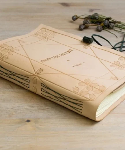 Cuaderno personalizado en piel natural grabada a mano, tapa blanda,  Meditatio Dario medium