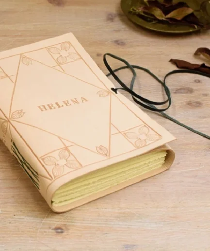 Cuaderno de piel personalizado en piel natural, tamaño viaje, Meditatio Dario