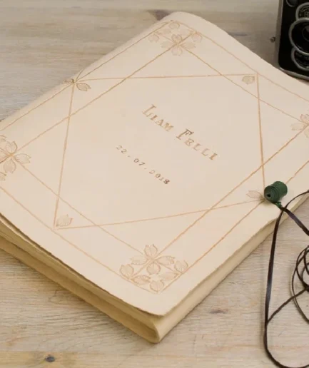 Álbum de fotos en piel natural y detalles en verde, Memorialis Dario