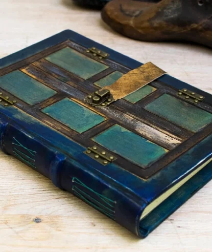 Diario artesanal vintage con ventana grabada y motivo de Peter Pan, Peter & Wendy