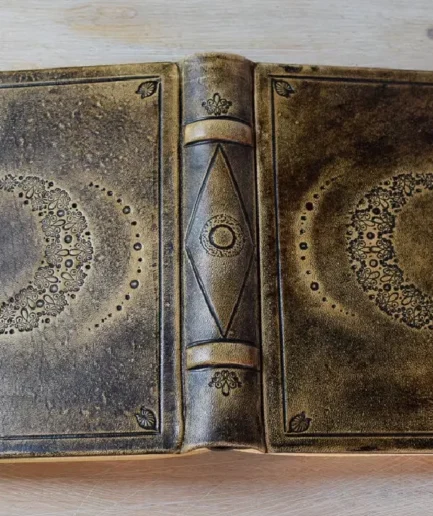 Cuaderno especial hecho a mano en piel con fases de la luna, envejecido a mano, Tres Lunae