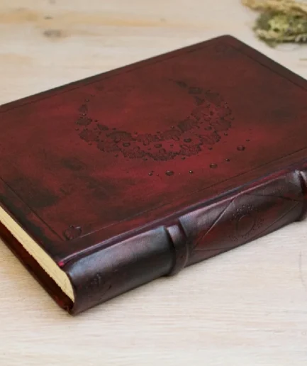 Cuaderno personalizado en piel grabado a mano, fases de la luna, Tres Lunae rojo borgoña