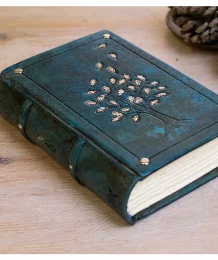 Cuaderno en piel artesanal con grabado único del árbol de la vida, Arbor Alba