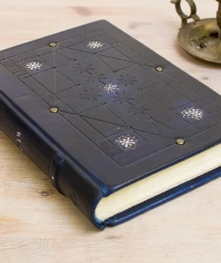 Cuaderno artesanal en piel de inspiración medieval, Sefarad