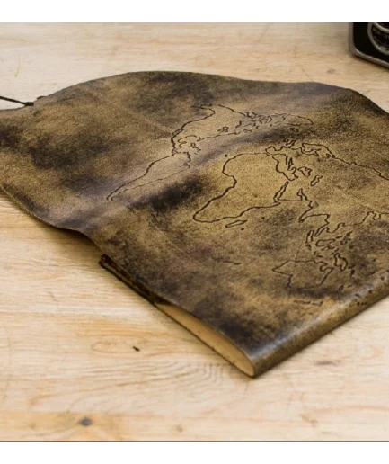 Diario de viaje reutilizable con mapa del mundo  y texto grabado- Mapa Mundi