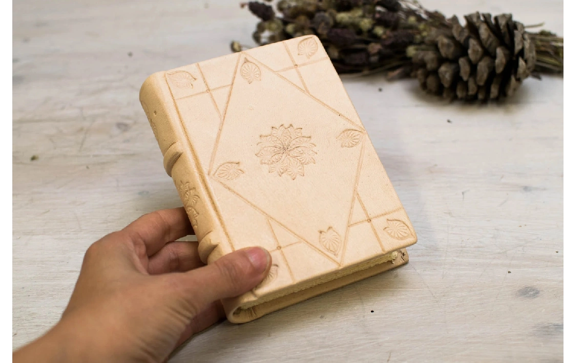 Diario de viaje, diario de a bordo, cuaderno tapa dura, libro de dibujo, cuaderno a7 en piel, regalo de aniversario, regalo para ella (7)