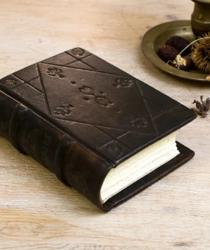 Cuaderno personalizado a mano en piel, libro de dibujo; Celtic Flore  tamaño bolsillo