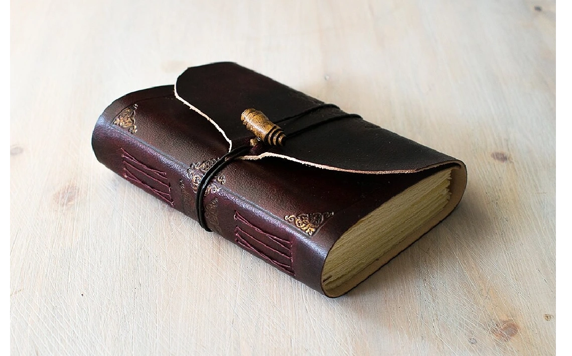 Diario de viajes en piel, libro Art Nouveau, libro de dibujo, cuaderno artesanal rojo, regalo de aniversario, regalo san valentín, A6 1