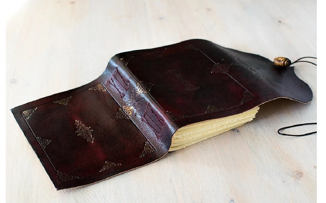 Diario de viajes en piel, libro Art Nouveau, libro de dibujo, cuaderno artesanal rojo, regalo de aniversario, regalo san valentín, A6 4