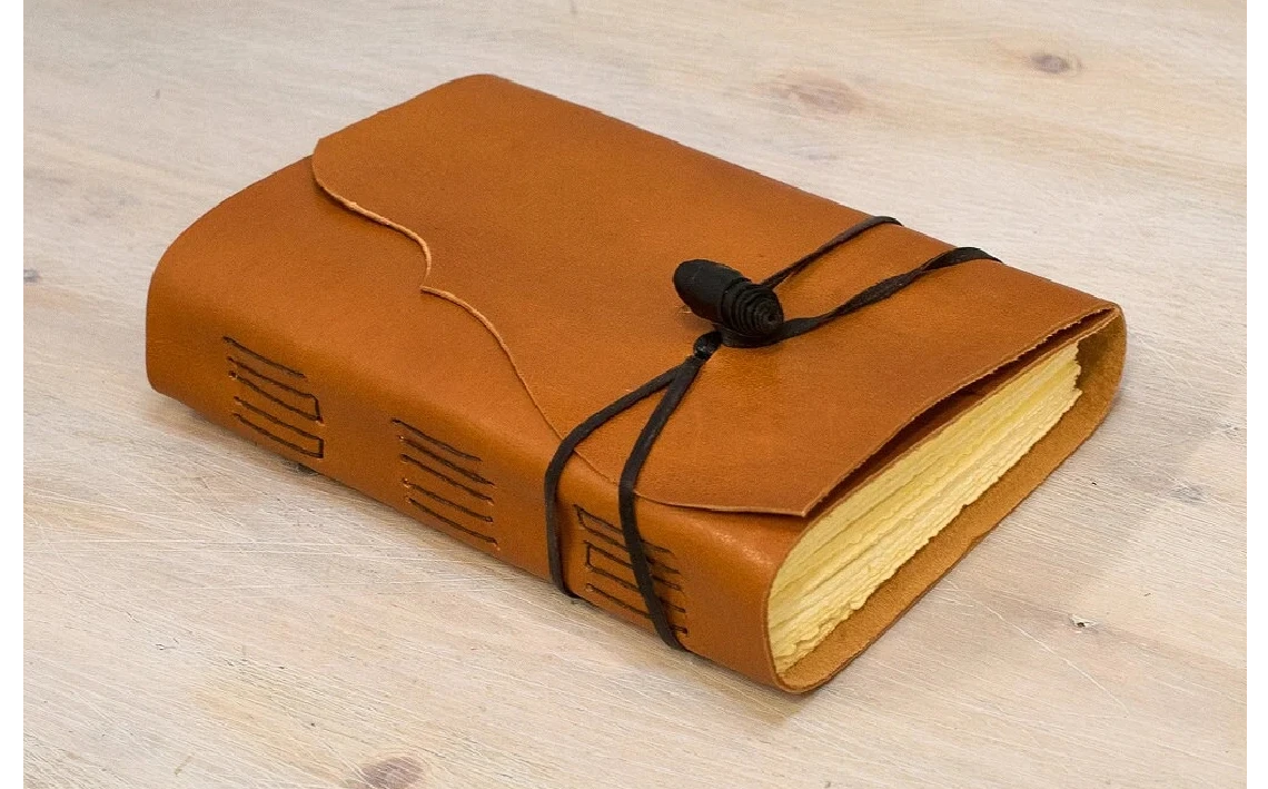 Diario en piel, diario de viajes, cuaderno en piel. Naranja, marrón. MEDITATIO series A6. 10