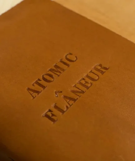 Cuaderno de piel personalizado en tono naranja tostada, Meditatio