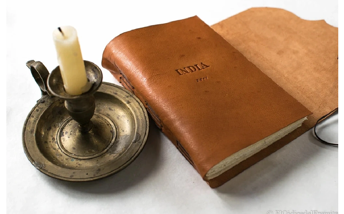 Diario en piel, diario de viajes, cuaderno en piel. Naranja, marrón. MEDITATIO series A6.2