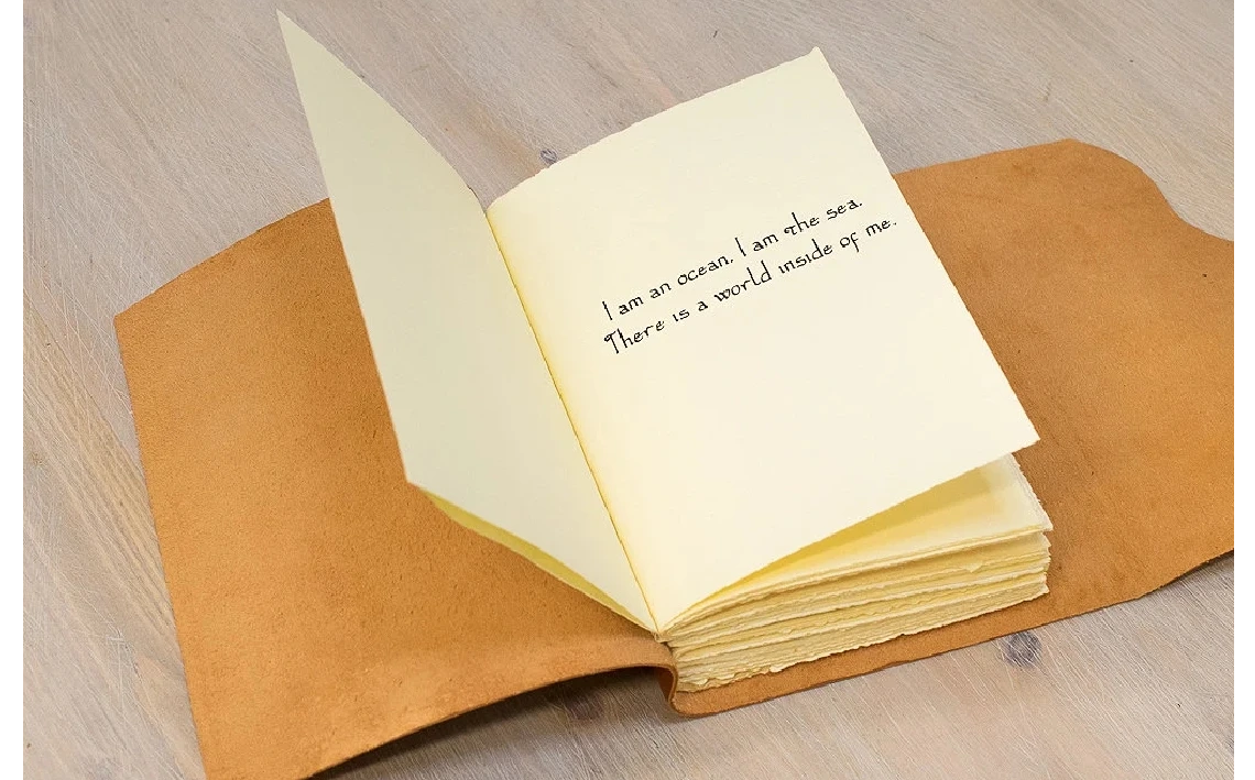 Diario en piel, diario de viajes, cuaderno en piel. Naranja, marrón. MEDITATIO series A6.4