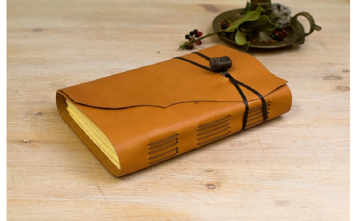 Diario en piel, diario de viajes, cuaderno en piel. Naranja, marrón. MEDITATIO series A6.5