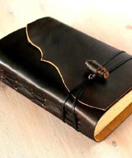 Cuaderno de viaje en piel negra y marrón, diario gótico en tapa blanda, Meditatio Antiqua