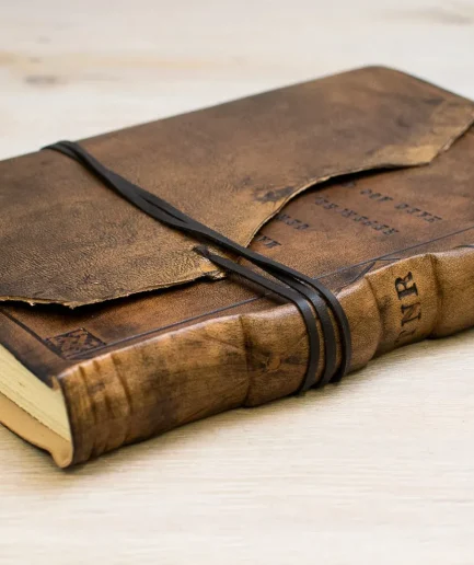 Diario o libro de dibujo personalizado en piel envejecida a mano, tapa blanda, Summum Meditatio medium con cosido visto en el lomo